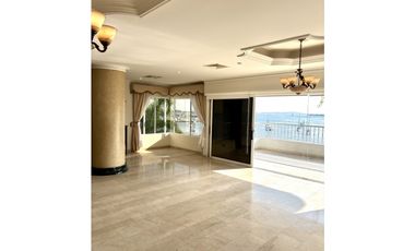 Apartamento en Arriendo en la Bahía de Manga – Vista Directa al Mar