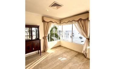 Apartamento en Arriendo en la Bahía de Manga – Vista Directa al Mar