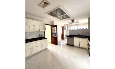 Apartamento en Arriendo en la Bahía de Manga – Vista Directa al Mar