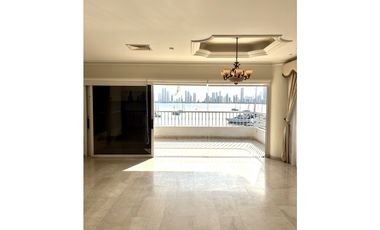 Apartamento en Arriendo en la Bahía de Manga – Vista Directa al Mar