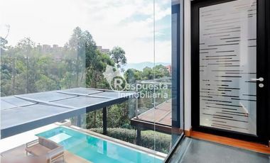 Venta de casa exclusiva con piscina privada en El Poblado, Medellin ✅