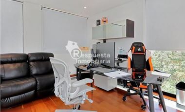 Venta de casa exclusiva con piscina privada en El Poblado, Medellin ✅