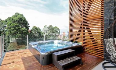 Venta de casa exclusiva con piscina privada en El Poblado, Medellin ✅