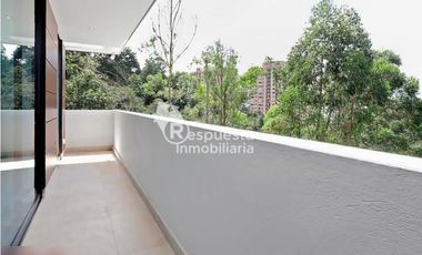 Venta de casa exclusiva con piscina privada en El Poblado, Medellin ✅
