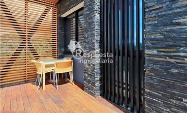 Venta de casa exclusiva con piscina privada en El Poblado, Medellin ✅