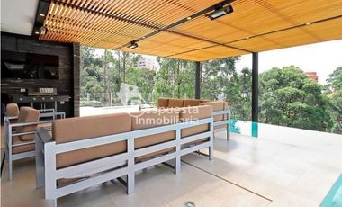 Venta de casa exclusiva con piscina privada en El Poblado, Medellin ✅