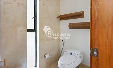 Venta de casa exclusiva con piscina privada en El Poblado, Medellin ✅