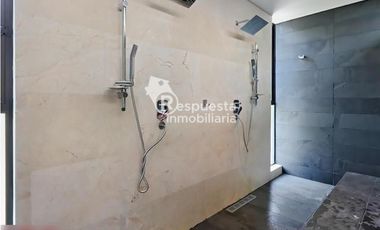 Venta de casa exclusiva con piscina privada en El Poblado, Medellin ✅