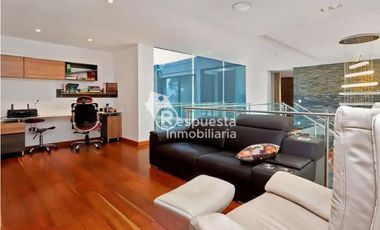 Venta de casa exclusiva con piscina privada en El Poblado, Medellin ✅