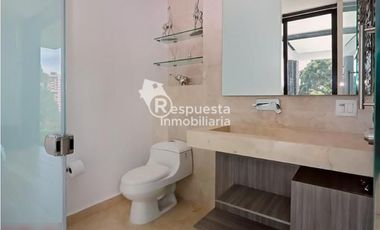 Venta de casa exclusiva con piscina privada en El Poblado, Medellin ✅