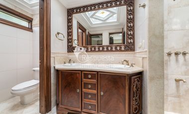 Copia de Vendo hermosa casa en el Poblado - como vivir en una finca. ✅