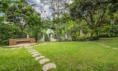 Copia de Vendo hermosa casa en el Poblado - como vivir en una finca. ✅