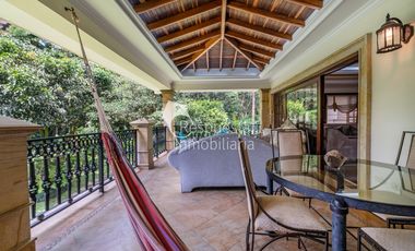 Copia de Vendo hermosa casa en el Poblado - como vivir en una finca. ✅