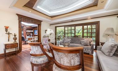 Copia de Vendo hermosa casa en el Poblado - como vivir en una finca. ✅