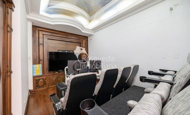 Copia de Vendo hermosa casa en el Poblado - como vivir en una finca. ✅