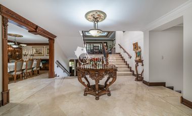 Copia de Vendo hermosa casa en el Poblado - como vivir en una finca. ✅