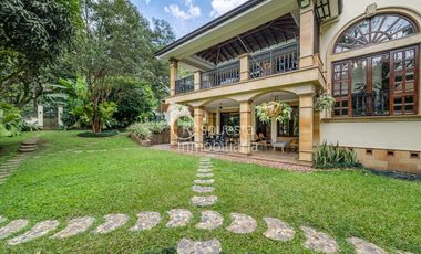 Copia de Vendo hermosa casa en el Poblado - como vivir en una finca. ✅