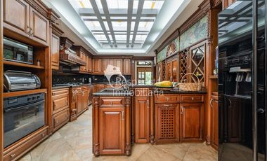 Copia de Vendo hermosa casa en el Poblado - como vivir en una finca. ✅