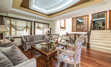 Copia de Vendo hermosa casa en el Poblado - como vivir en una finca. ✅