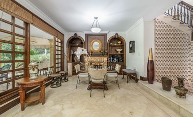 Copia de Vendo hermosa casa en el Poblado - como vivir en una finca. ✅