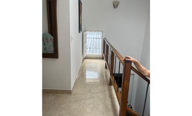 SE VENDE HERMOSA CASA EN BAVARIA AREA 260M2 CONSTRUIDOS