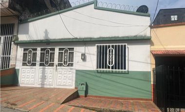 SE VENDE HERMOSA CASA EN BAVARIA AREA 260M2 CONSTRUIDOS