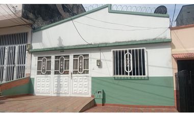 SE VENDE HERMOSA CASA EN BAVARIA AREA 260M2 CONSTRUIDOS
