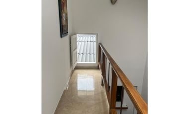 SE VENDE HERMOSA CASA EN BAVARIA AREA 260M2 CONSTRUIDOS
