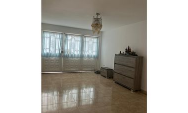 SE VENDE HERMOSA CASA EN BAVARIA AREA 260M2 CONSTRUIDOS