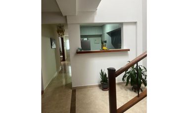 SE VENDE HERMOSA CASA EN BAVARIA AREA 260M2 CONSTRUIDOS