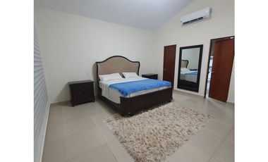 VENTA CASA AMOBLADO HOWARD