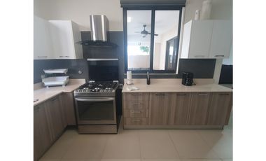 VENTA CASA AMOBLADO HOWARD