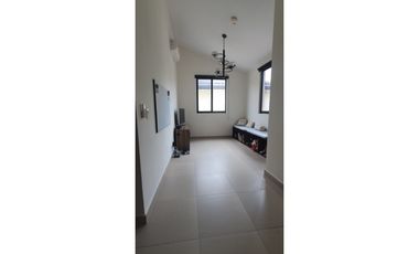 VENTA CASA AMOBLADO HOWARD