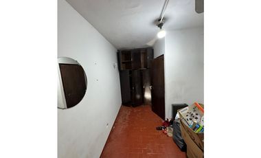 VENTA EN BLOK - CHALET DE 4 AMBIENTES + GALPON -FRANCIA Y AVELLANEDA