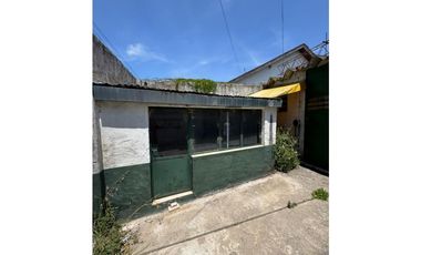 VENTA EN BLOK - CHALET DE 4 AMBIENTES + GALPON -FRANCIA Y AVELLANEDA