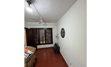 VENTA EN BLOK - CHALET DE 4 AMBIENTES + GALPON -FRANCIA Y AVELLANEDA
