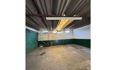 VENTA EN BLOK - CHALET DE 4 AMBIENTES + GALPON -FRANCIA Y AVELLANEDA