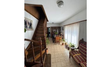 VENTA EN BLOK - CHALET DE 4 AMBIENTES + GALPON -FRANCIA Y AVELLANEDA