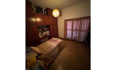 VENTA EN BLOK - CHALET DE 4 AMBIENTES + GALPON -FRANCIA Y AVELLANEDA