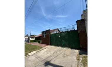 VENTA EN BLOK - CHALET DE 4 AMBIENTES + GALPON -FRANCIA Y AVELLANEDA