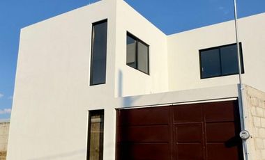 Casa en venta con tres recamaras en San Pablo Apetatitlán, Tlaxcala.