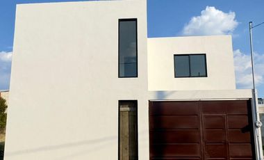 Casa en venta con tres recamaras en San Pablo Apetatitlán, Tlaxcala.