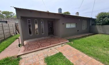 Casa en venta en Ameghino