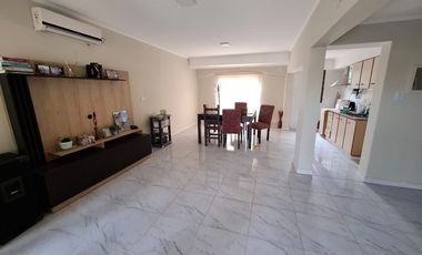 Casa en venta en Ameghino