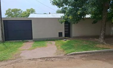 Casa en venta en Ameghino