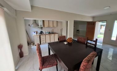 Casa en venta en Ameghino