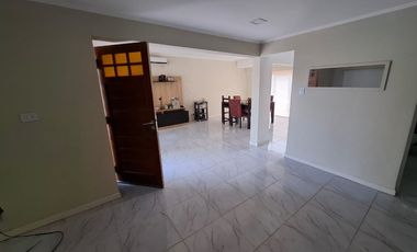 Casa en venta en Ameghino