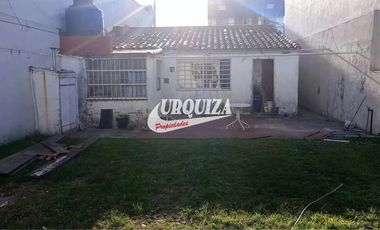 Venta casa 3 ambientes c/ cochera en Ramos Mejía