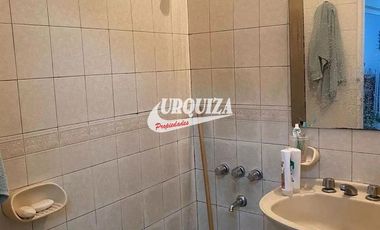 Venta casa 3 ambientes c/ cochera en Ramos Mejía