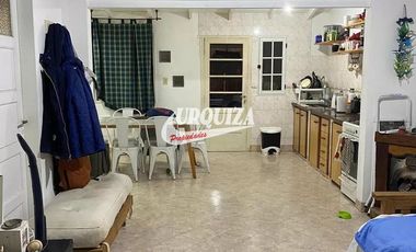 Venta casa 3 ambientes c/ cochera en Ramos Mejía